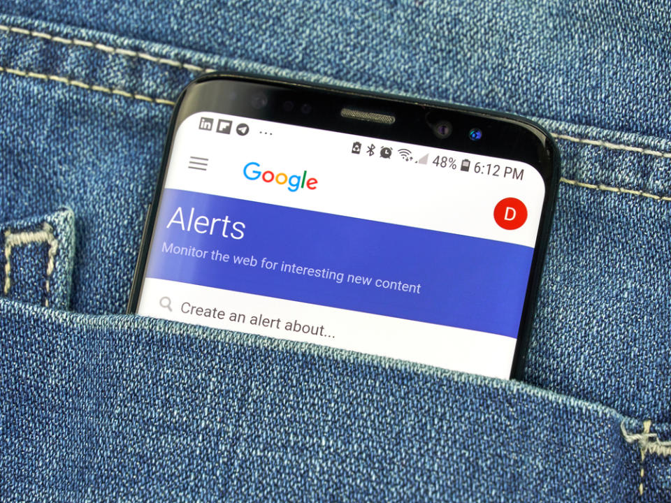 Google Alerts können bei der Suche nach Neuigkeiten sehr hilfreich sein. (Bild: dennizn/Shutterstock.com)