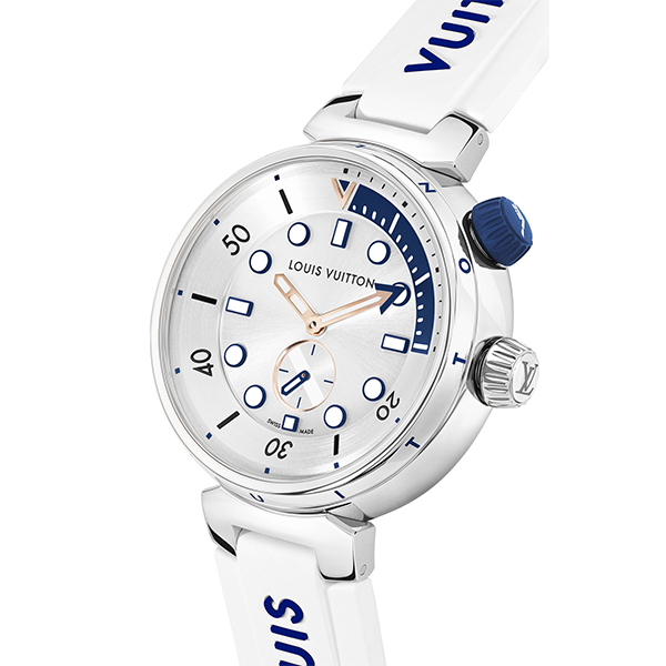 Tambour Street Diver的Pacific White 39.5mm的錶徑，比其他三款還要來得小，而且搭的是石英機芯，以官方形象照來看是定位在女錶的範疇，清爽的配色有種被藍天白雲海洋包圍的夏日感。建議售價NT$ 166,100