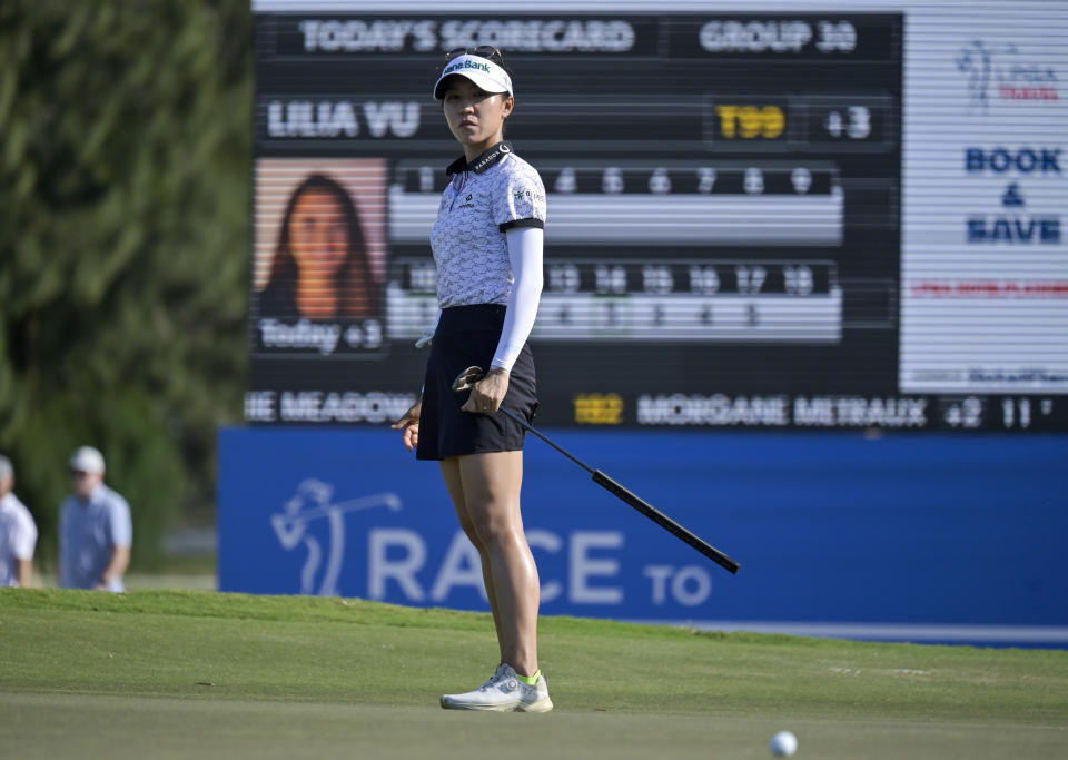 Lydia Ko watches her putt on the 18th green during the first round of the LPGA Drive On Championship golf tournament at Bradenton Country Club, Thursday, Jan. 25, 2024, in Bradenton, Fla. (AP Photo/Steve Nesius)