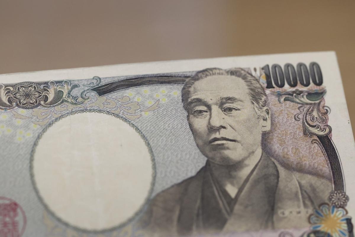 Yen Surges as Kuroda’s Yield Cap Shock Heralds BOJ Normalization