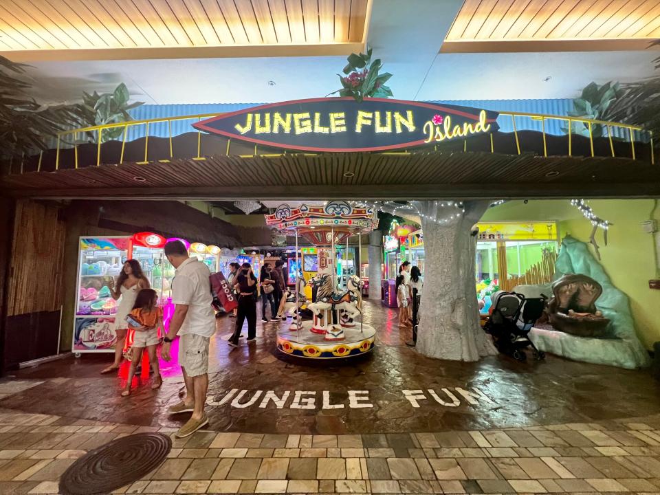 Ala Moana Center jungle fun