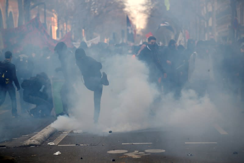 France faces its thirty-eight consecutive day of strikes