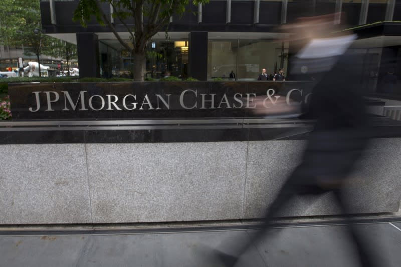 FILE PHOTO: People pass the JP Morgan Chase & Co. Corporate headquarters in the Manhattan borough of New York City, May 20, 2015. REUTERS/Mike Segar/File Photo