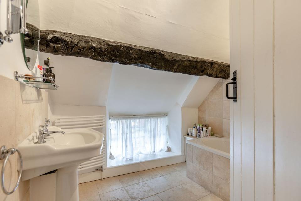 cottage for sale oxfordshire bathroom