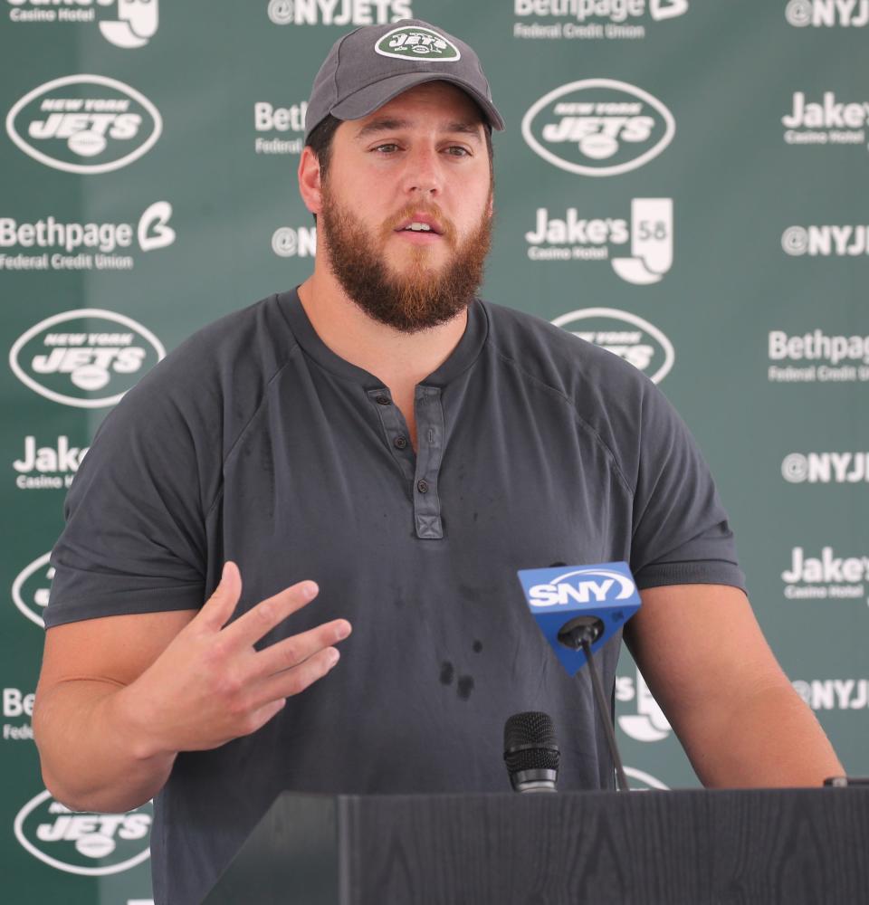 Offensive guard Greg Van Roten spent the last two seasons playing for the New York Jets.