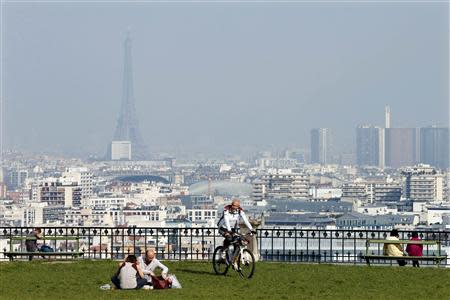 A general view shows the Eiffel tower and the Paris skyline through a small-particle haze from the Parc de St-Cloud, near Paris March 13, 2014 as warm and sunny weather continues in France. Residents and visitors to Paris basking in a streak of unseasonable sunshine were also being treated with a dangerous dose of particles from car fumes that pushed air pollution to levels above other northern European capitals this week. REUTERS/Charles Platiau