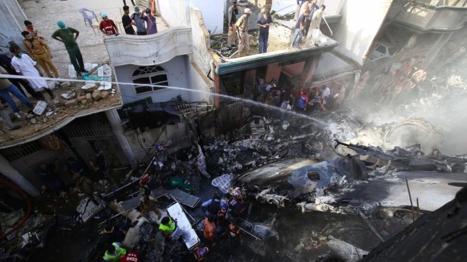 El lugar donde cayó la aeronave es un barrio residencial de la ciudad cercana al aeropuerto.