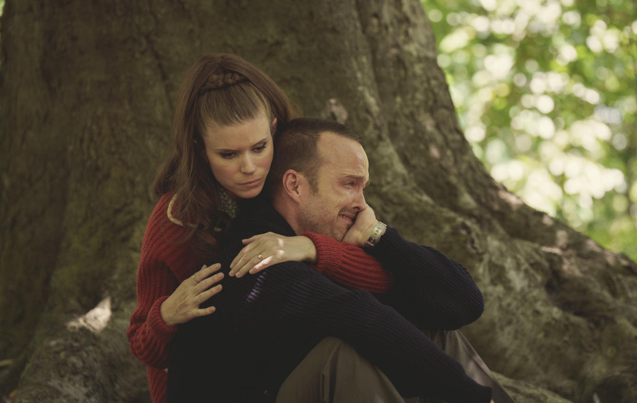 Black Mirror.. (L to R) Kate Mara as Lana, Aaron Paul as Cliff in Black Mirror. Cr. Nick Wall/Netflix © 2023.