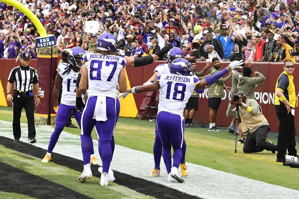 Justin Jefferson fakes hamstring injury when celebrating touchdown