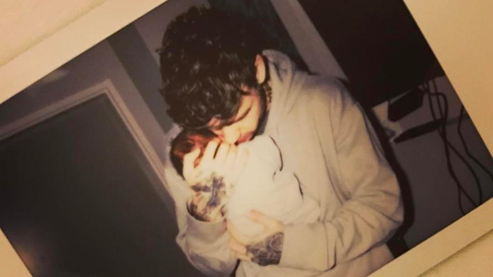 Liam Payne und Cheryl Cole posteten beide ein Foto des stolzen Vaters mit seinem neugeborenen Sohn