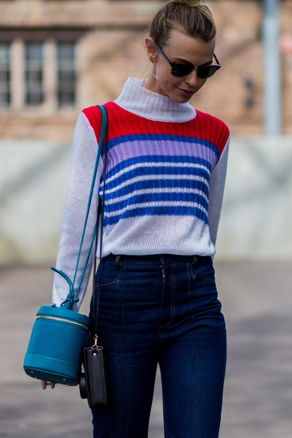 Sweater + Flare Jeans + Colorful Bag