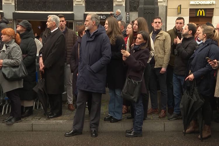 Los Reyes y sus hijas en Madrid centro