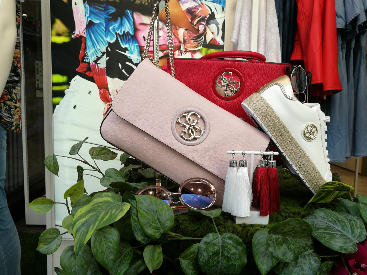 GUESS tira la casa la ventana por Hot Sale: todas sus carteras y bolsas al 40%