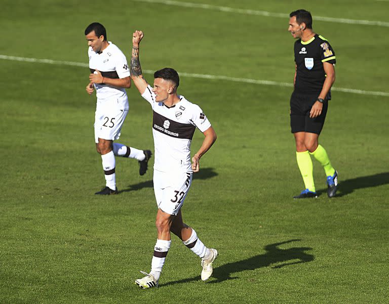 Platense goleó a Rosario Central 4-1 y lo dejó sin la clasificación a los cuartos de final