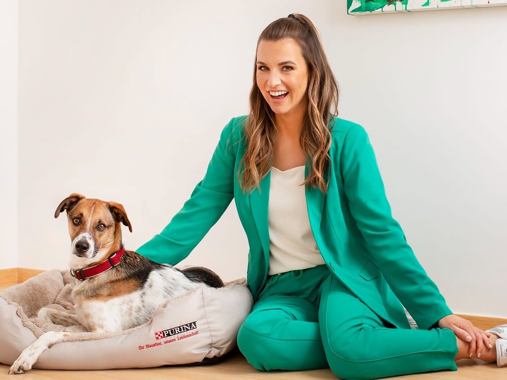 Lauta Wontorra und ihr "Bürohund" Milo. (Bild: Purina)