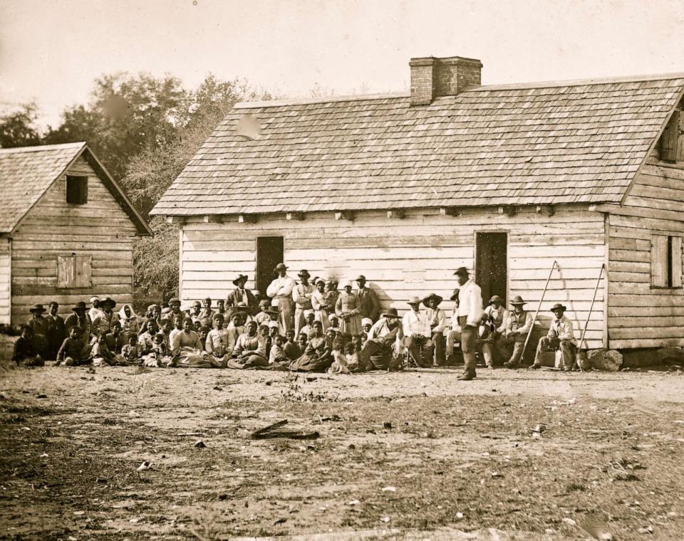 PHOTO: Freed slaves on the Smith Plantation, circa 1862. (Buyenlarge/Getty Images)