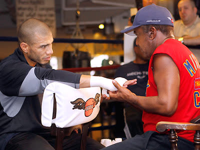 Miguel Cotto has his hands wrapped by trainer Emanuel Steward