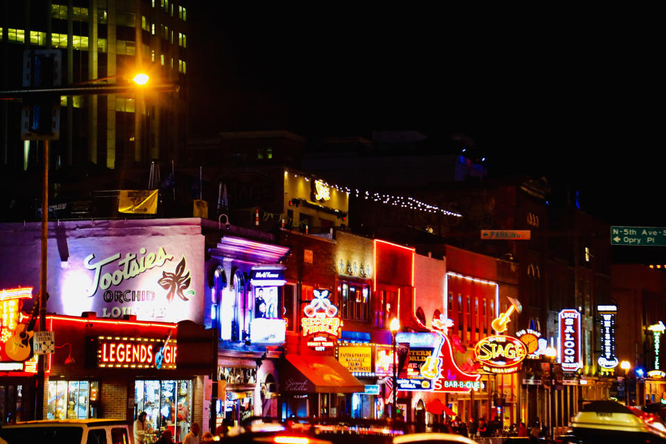 Honky tonk nightlife in nashville.