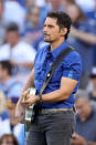 <p>Brad Paisley performs the national anthem before game two of the 2017 World Series between the Houston Astros and the Los Angeles Dodgers at Dodger Stadium on October 25, 2017 in Los Angeles, California. (Photo by Christian Petersen/Getty Images) </p>