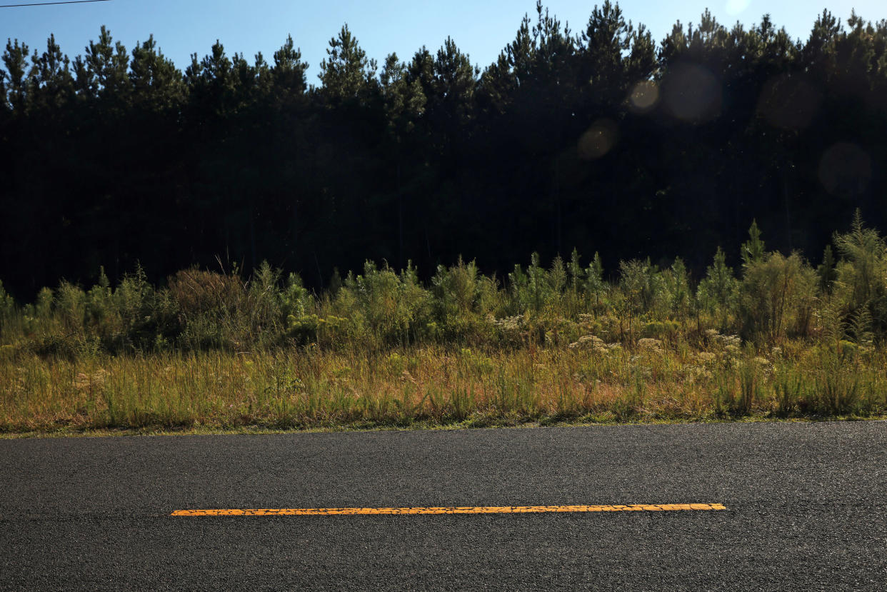 A stretch of Old Salkehatchie Highway in Varnville, S.C., on Sept. 26, 2021, not far from the spot where Alex Murdaugh was shot.  (Travis Dove/The New York Times) (Travis Dove / The New York Times / Redux)