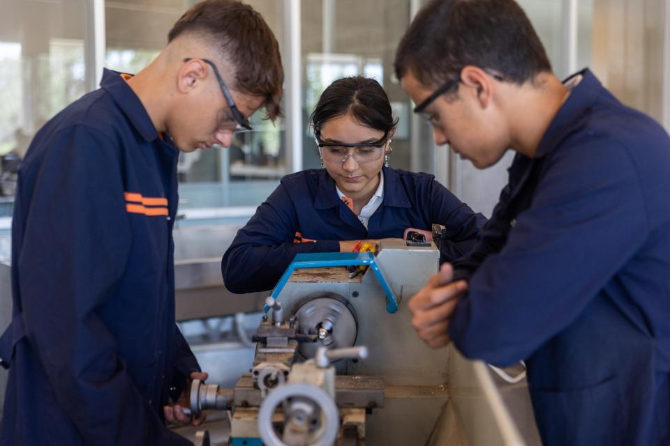 escuela tecnica roberto rocca_students_5