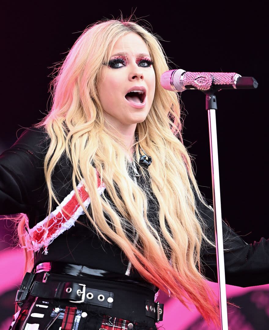  Avril Lavigne vuelve a brillar sobre el escenario de Glastonbury, Reino Unido