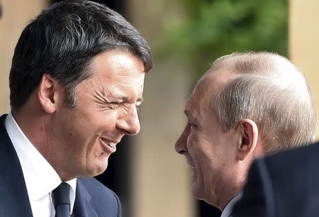 Italian Prime Minister Matteo Renzi (L) smiles as he meets Russian President Vladimir Putin at the Expo 2015 global fair in Milan, northern Italy, June 10, 2015. REUTERS/Flavio Lo Scalzo