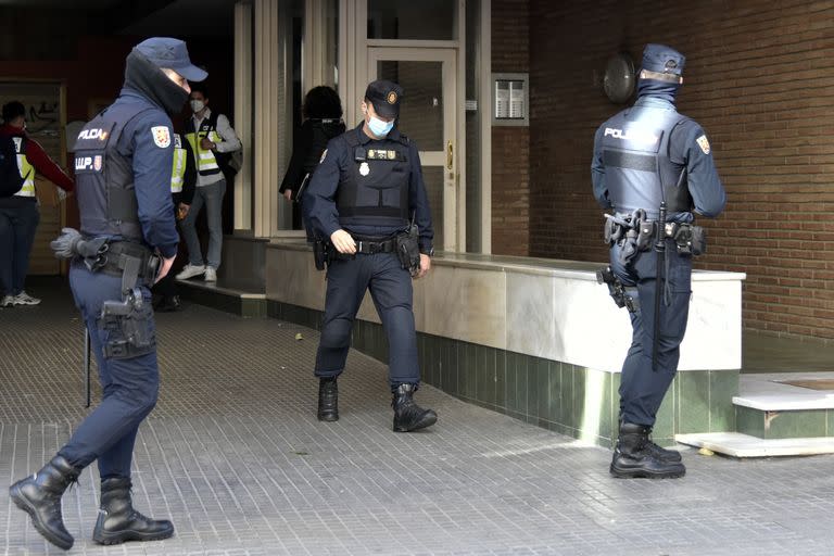 CORNELLA, BARCELONA CATALONIA, SPAIN - FEBRUARY 14: Agents of the National Police and from behind, agents of the Economic and Fiscal Crime Unit (UDEF) of the National Police, after the search in the Sports Department of the City Council of Cornella del Llobregat, on 14 February, 2022 in Cornella, Barcelona, Catalonia, Spain. The search has been carried out for alleged crimes of prevarication, embezzlement of public funds and fraud to the public administration. The 2nd examining court of Cornella de Llobregat is also carrying out searches at the Consell Esportiu Comarcal del Baix Llobregat for the same cause. (Photo By David Oller/Europa Press via Getty Images)