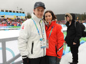 <p>Eiskalt ist es bei den Olympischen Winterspielen in Vancouver in Kanada. Doch das kann die beiden in Dänemark beheimateten Royals nicht schocken. In optisch abgestimmter Winterkluft schauen sich Mary und Frederik den Biathlon der Männer an. Und sehen mal wieder tiefenentspannt und happy aus. (Bild: ddp Images)</p>