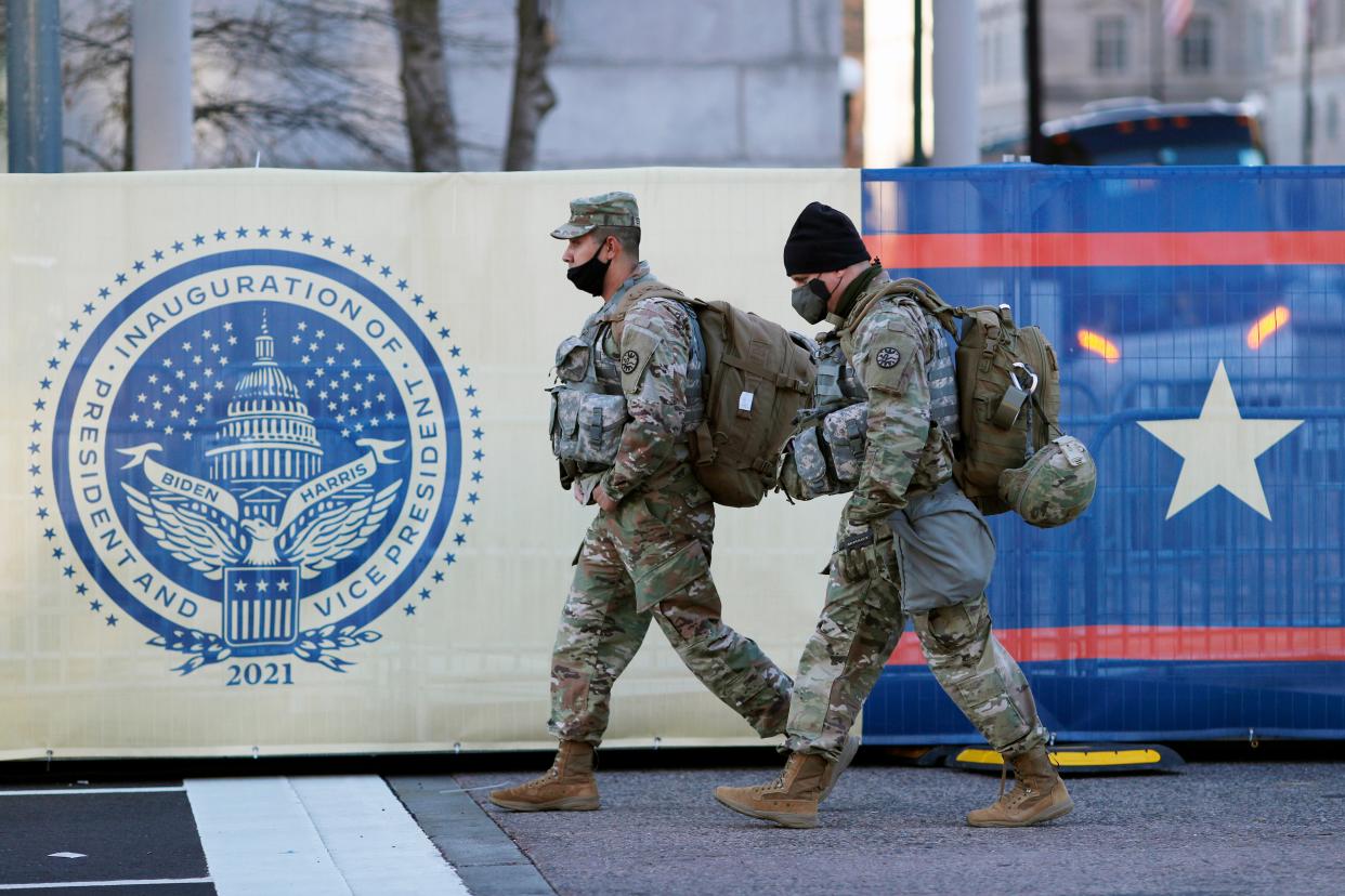 <p>La Guardia Nacional recorre Washington el día después de la toma de posesión del presidente Joe Biden, el jueves 21 de enero de 2021 en Washington. </p> (Foto AP / Rebecca Blackwell)