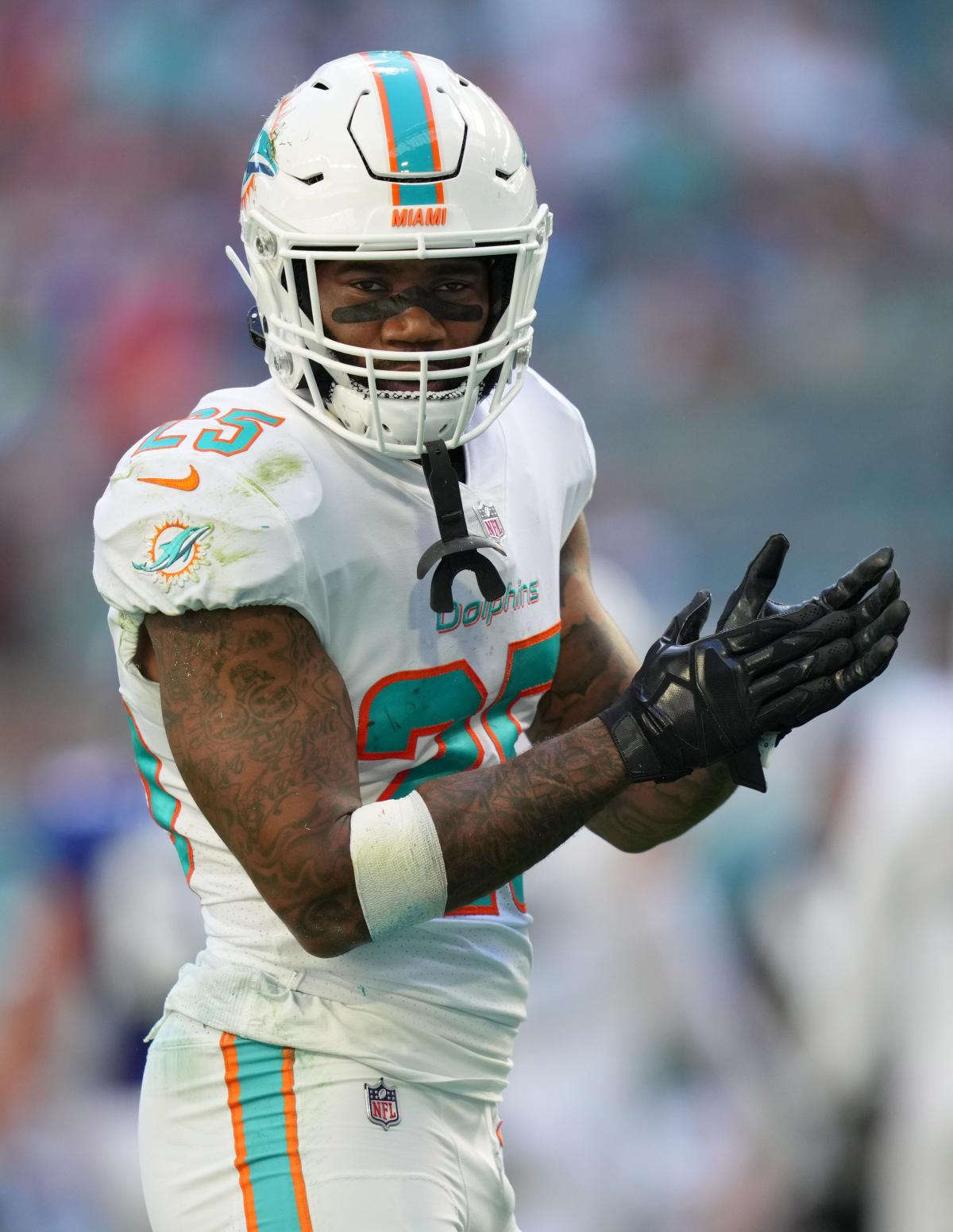 Star cornerback Xavien Howard agrees to monster new five-year deal with  Miami Dolphins