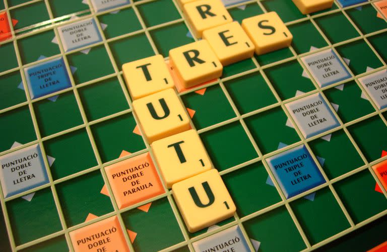 El Scrabble consiste en formar palabras a partir de fichas con distintas letras