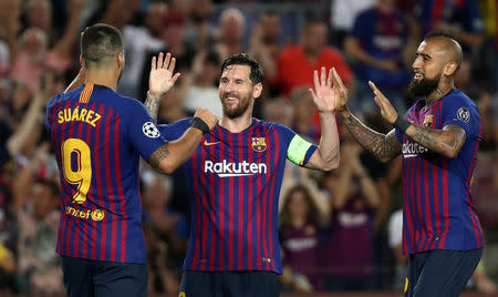 Foto del martes del delantero del Barcelona Lionel Messi celebrando el gol del 4-0 sobre PSV junto a Luis Suarez y Arturo Vidal. Sep 18, 2018 REUTERS/Sergio Perez