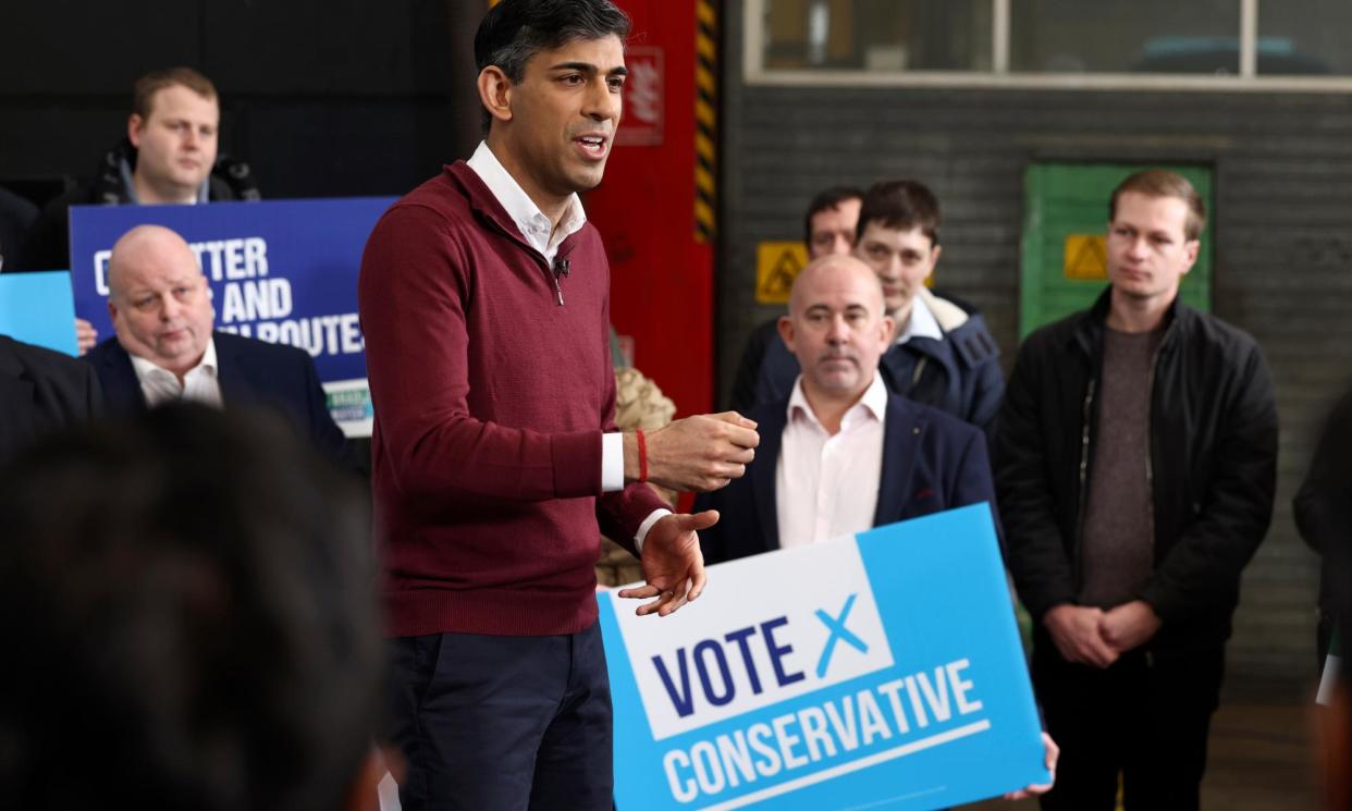 <span>Rishi Sunak speaks to employees at a bus depot as he campaigns in Heanor, Derbyshire, on Friday.</span><span>Photograph: WPA/Getty Images</span>