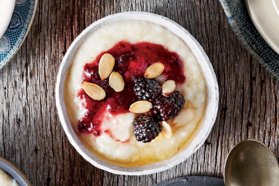 Blackberry-Yogurt Grits