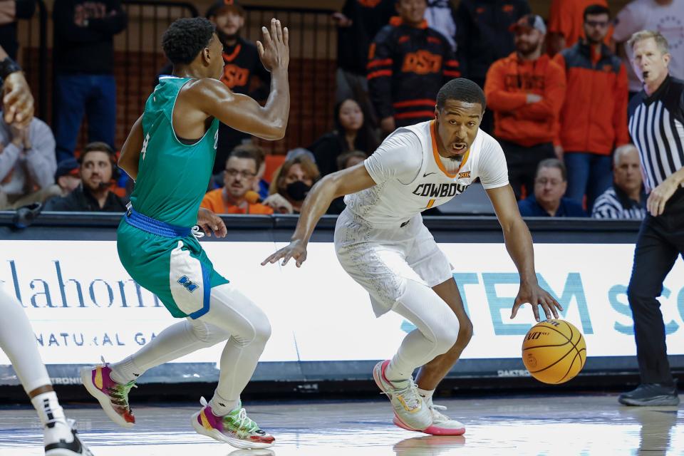 Oklahoma State guard Bryce Thompson drives to the basket while Texas A&M-Corpus Christi guard Jalen Jackson defends during Tuesday's game at Gallagher-Iba Arena in Stillwater.