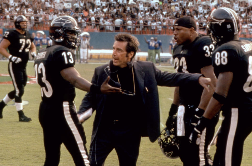ANY GIVEN SUNDAY, Al Pacino (center, pointing), 1999. ©Warner Bros./Courtesy Everett Collection.