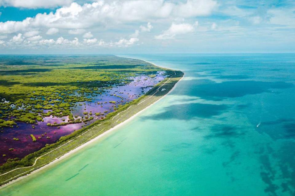 Playa de Sisal, Pueblo Mágico en Yucatán.