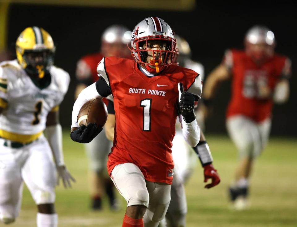 South Pointe hosted Laurens in the second round of the state playoffs November12, 2021. South Pointe’s Waymond Jenerette heads for the endzone for a touchdown in the second quarter. Andy Burriss-Special to The Herald