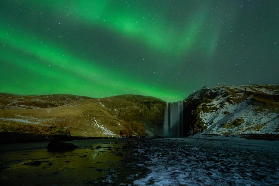 Northern Lights over Skogafoss waterfalls (Getty Images/iStockphoto)