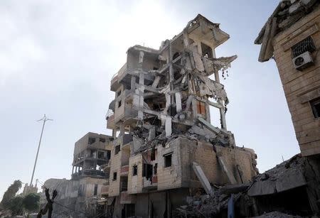 Houses destroyed by fighting between Syrian Democratic Forces and Islamic State militants are pictured in Raqqa's old city in Syria October 5, 2017. Picture taken October 5, 2017. REUTERS/Erik De Castro