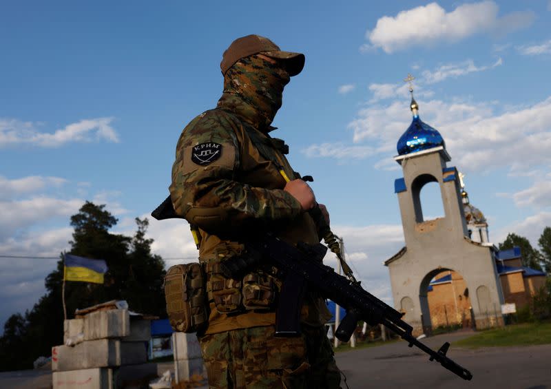 Ukraine's Crimea battalion yearn for lost homeland