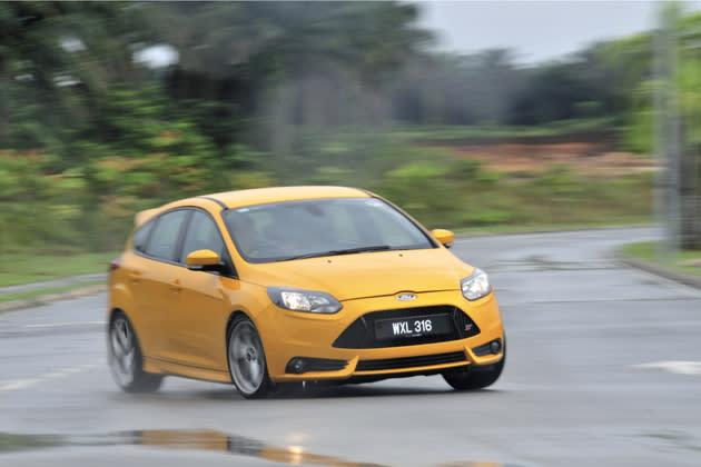 Ford Focus ST<br> Ford has built a reputation of offering supercars with supermarket price tags, as is the case with the Ford Focus ST. Powered by a 2.0L EcoBoost engine that pumps out nearly 250bhp, the blue oval's hot hatch takes just 6.5 seconds to go from 0-100km/h. equipped with a six speed manual, the Focus ST offers pure analog fun for the digital age.