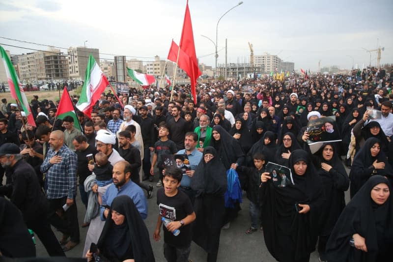 People take part in a funeral procession for late Iranian President Ebrahim Raisi, Foreign Minister Hossein Amirabdollahian and six other passengers and crew who died in a helicopter crash on a fog-shrouded mountain in the northwest.  Ahmad Zohrabi/dpa