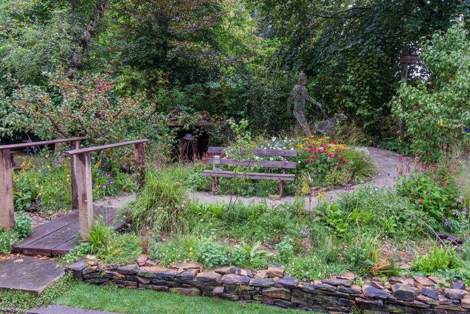 <p><strong>ARTISAN GARDEN | Award: SILVER</strong></p><p>Designed by Adam Woolcott & Jonathan Smith, the garden illustrates the journey of somebody with sight loss and celebrates 90 years of Guide Dogs for the Blind Association.</p>