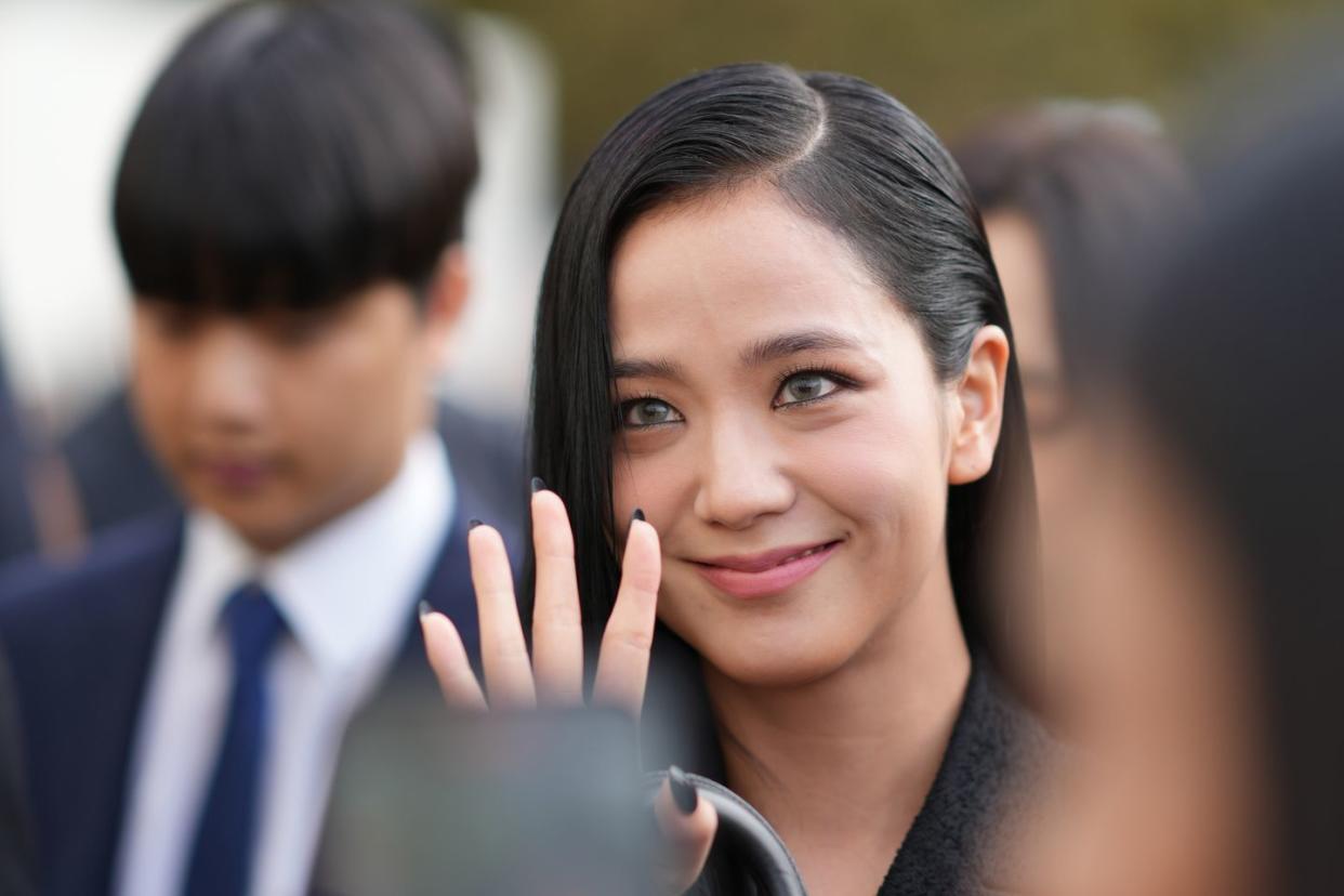 jisoo at paris fashion week