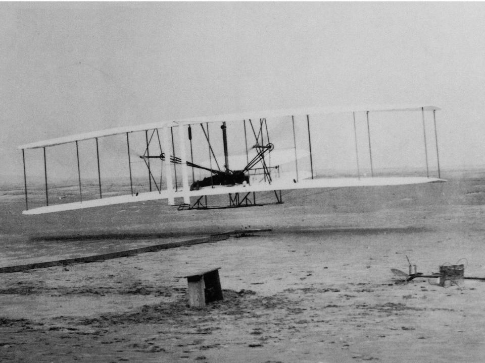 wright brothers first flight famous photo