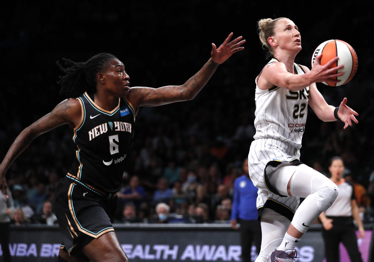 New York Liberty sweep mini-series with Los Angeles Sparks, win 76