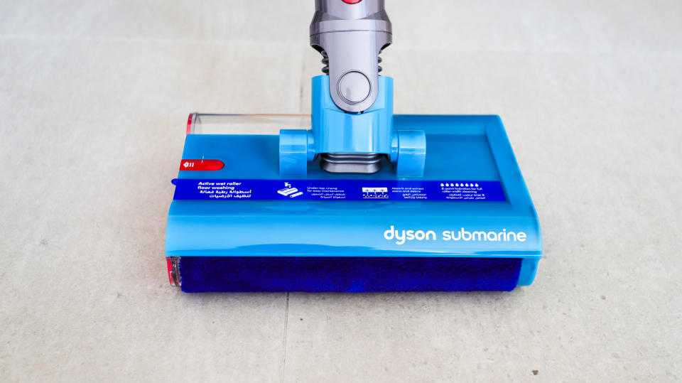 Dyson V15s Detect Submarine's new wet roller head