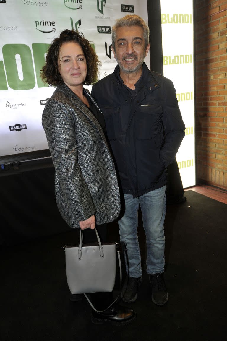 Ricardo Darín y Florencia Bas, muy amigos de la pareja, dijeron presente. El actor y su mujer se hicieron aún más cercanos tras compartir festivales, premiaciones y eventos por Argentina, 1985, film dirigido por Mitre